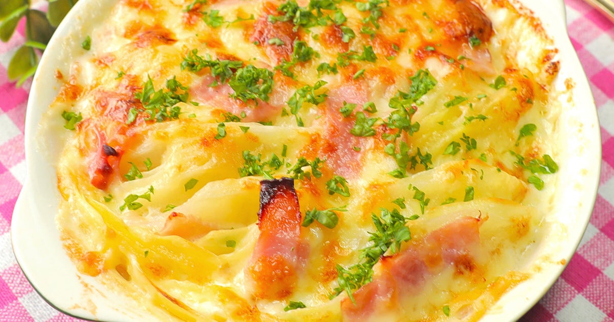 【じゃがいもに牛乳を注いで焼くだけ】「グラタンより簡単」「濃厚クリーミー」火を使わずに作れる絶品おかずレシピ