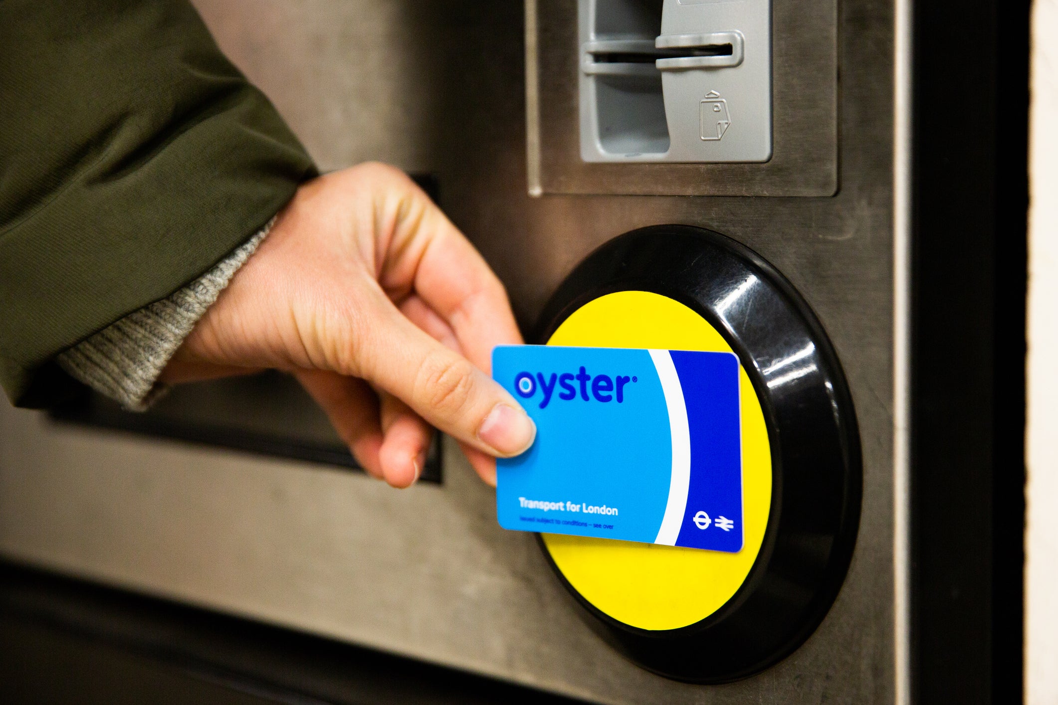 People Are Just Realising Why Oyster Cards Are Called That, And It's Clever