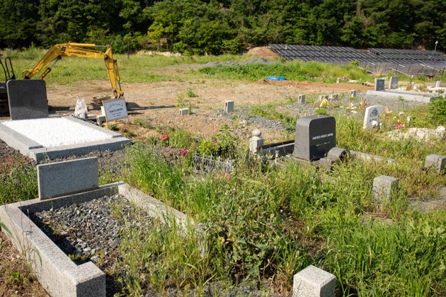 日本国内にある土葬墓地＝鈴木貫太郎さん提供
