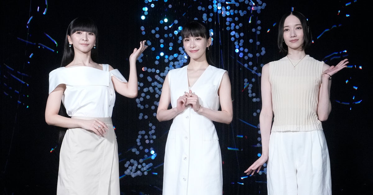 Perfume3人が公開した「誰もいない東京ドーム」の3ショット。ライブ前 