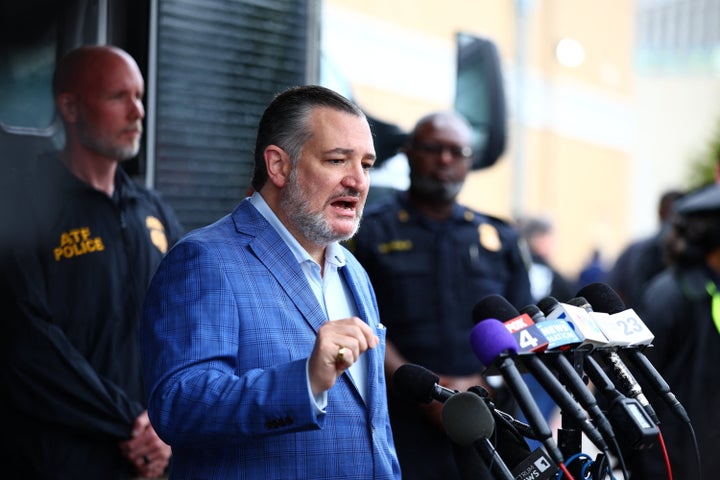 1 Detainee Killed, Two Others Critically Injured In Shooting At Dallas ...