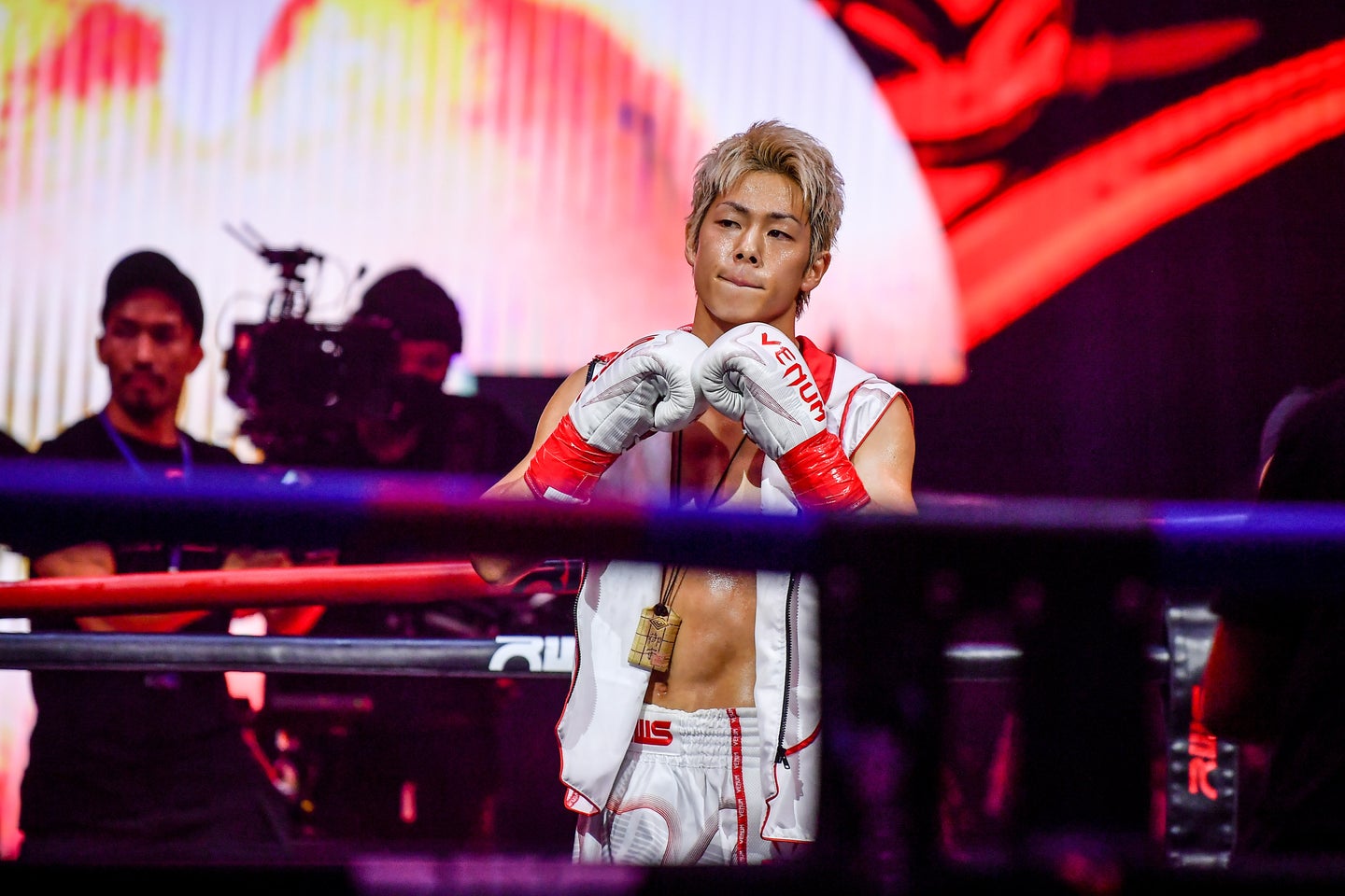 総合格闘家の三浦孝太、VOGUE韓国版に登場⇨「キングだ」と世界中のファンから反響 | ハフポスト アートとカルチャー