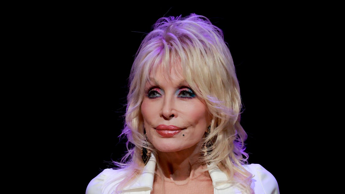 Dolly Parton Cancels Vegas Shows For Health Reasons