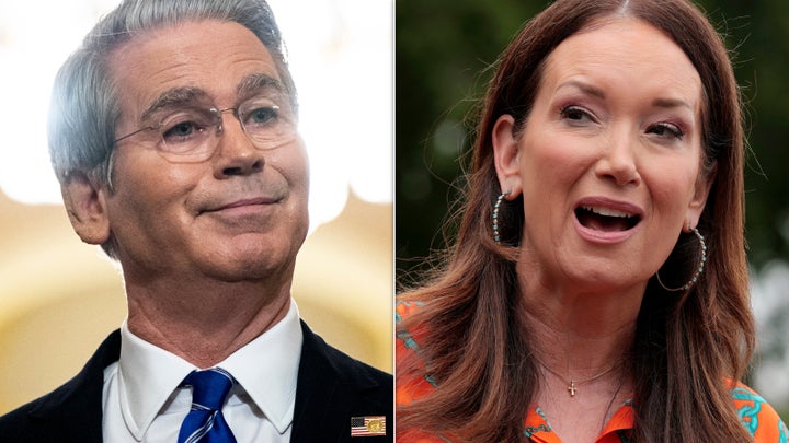 Photographer Captures Trump Official’s Panicked Non-public Textual content Message, And It’s Fairly Unhealthy Photographer Captures Trump Official’s Panicked Non-public Textual content Message, And It’s Fairly Unhealthy