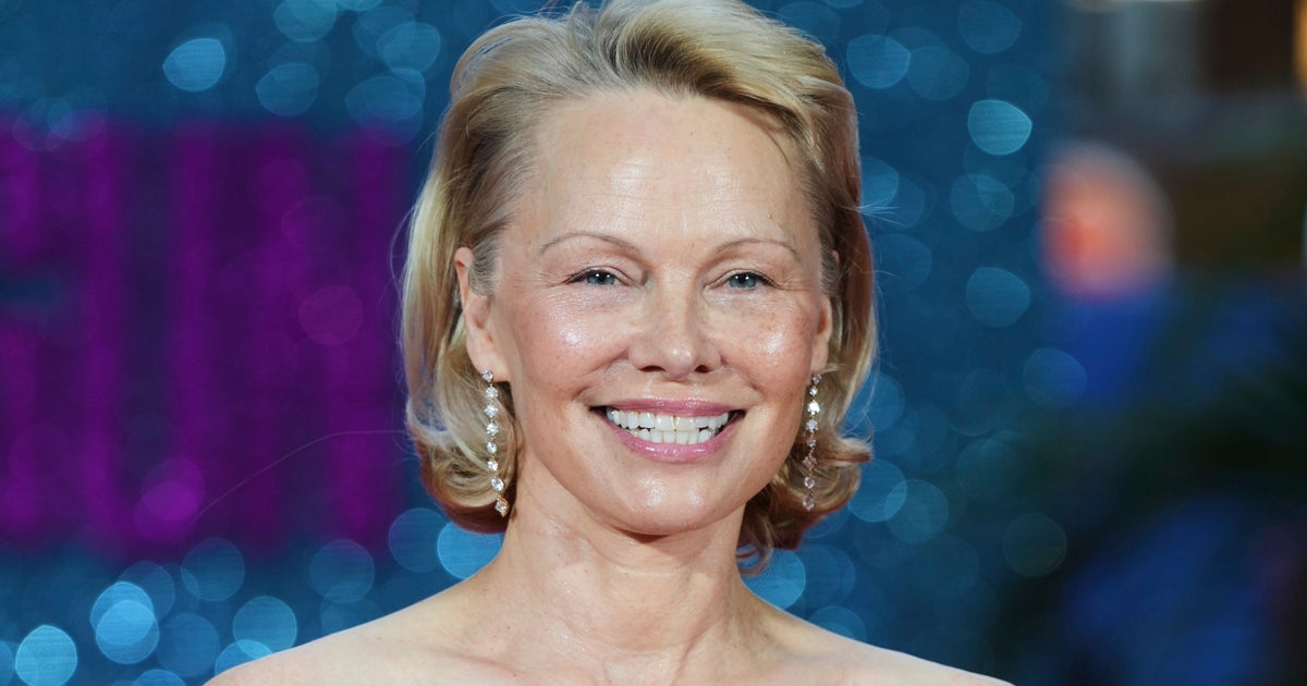 Pamela Anderson präsentiert einen dramatischen neuen Look ...