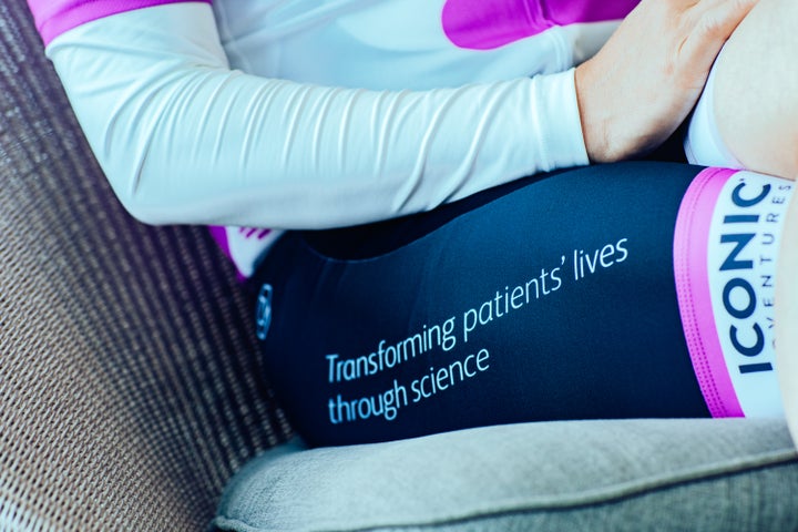 C2C4Cのユニフォームには「Transforming patients’ lives through science(サイエンスを通して、患者さんの人生に違いをもたらす)」の文字が書かれている