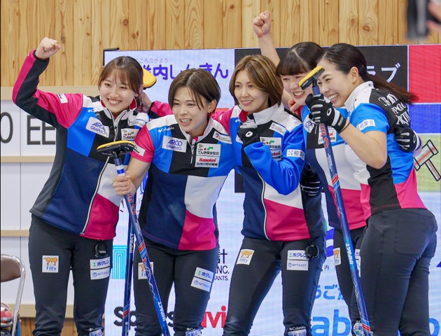 カーリング女子日本代表のフォルティウスの選手たち（9月14日、北海道・稚内市みどりスポーツパーク）