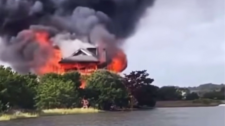 The blaze broke out at around 11:30 local time (16:30 BST) on Saturday at Judge Diane Goodstein's house in Edisto Beach, according to local media outlet FITSNews.