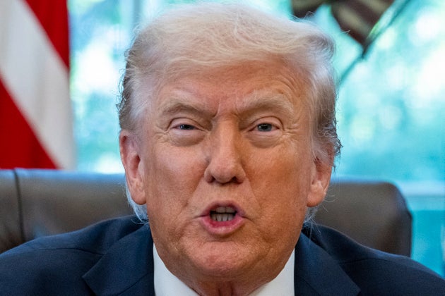 大統領執務室で話をするアメリカのトランプ大統領（2025年10月6日