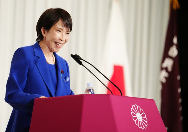 自民総裁選／会見する高市新総裁