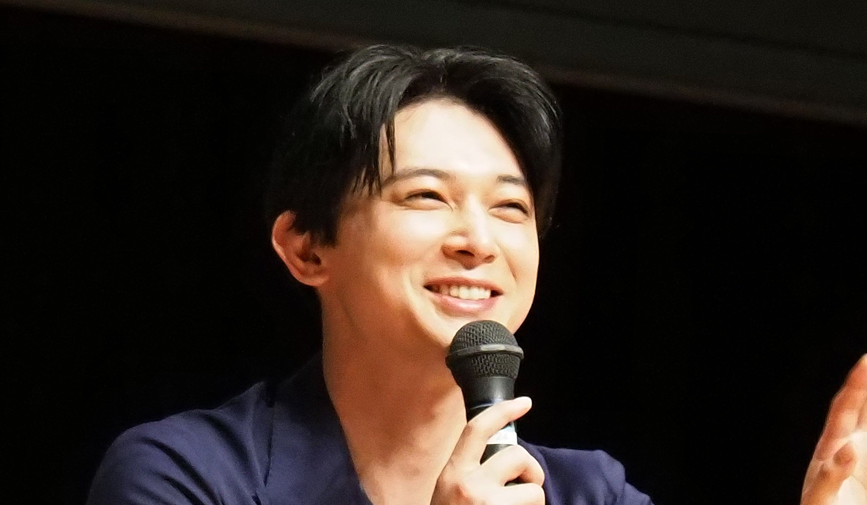 吉沢亮がポケモンを愛おしそうに見つめて『ポケモンレジェンズZ-A