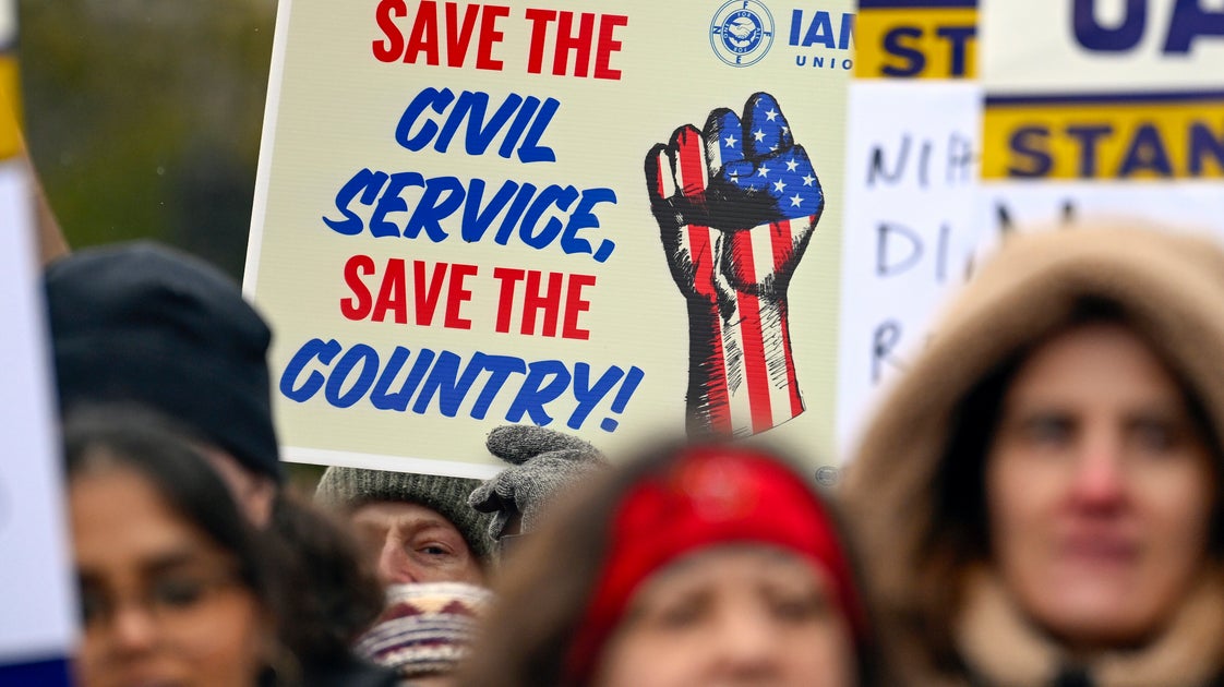 Federal Workers Urge Democrats To Hold Firm On Government Funding