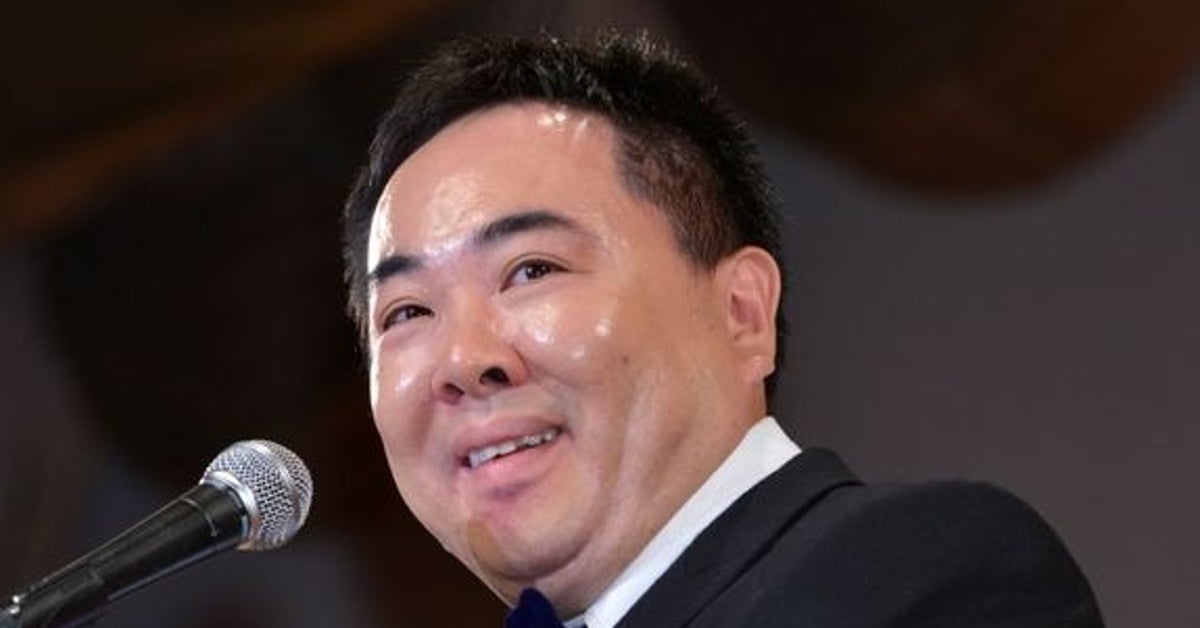 塚地武雅、大阪で名物たこ焼き&ビーフサンド堪能⇒ 地元グルメに「ごっつ美味いわぁ〜」