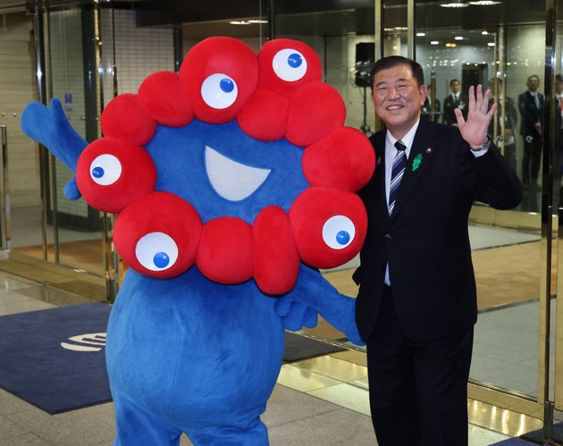 ミャクミャクと石破首相(撮影日：2025年4月12日)