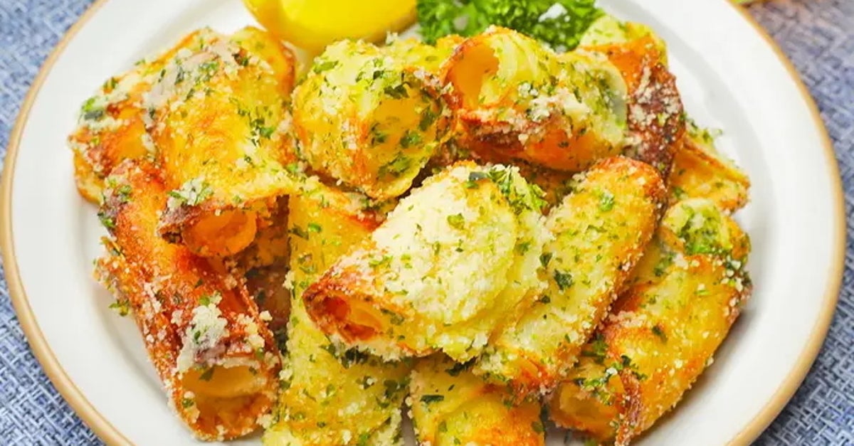 【じゃがいもは普通に揚げるだけじゃ絶対損】「マジで無限に食べられる！」「作った人天才！」味見で消えちゃうクセになるフライドポテトレシピ4選