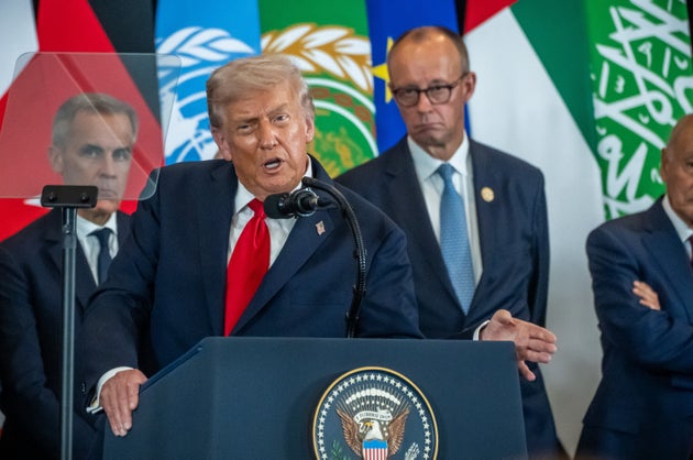 エジプトで開かれた中東和平サミットで話すトランプ大統領（2025年10月13日）