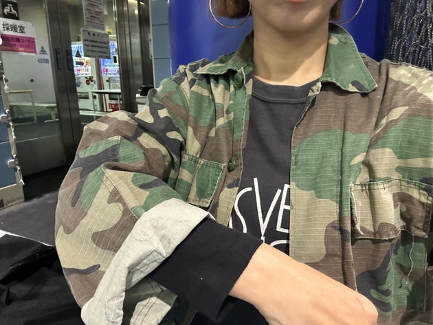 Tシャツの下に「あったか綿 クルーネック長袖Tシャツ」を着込み、年中ひんやりしているスケートリンクへ…