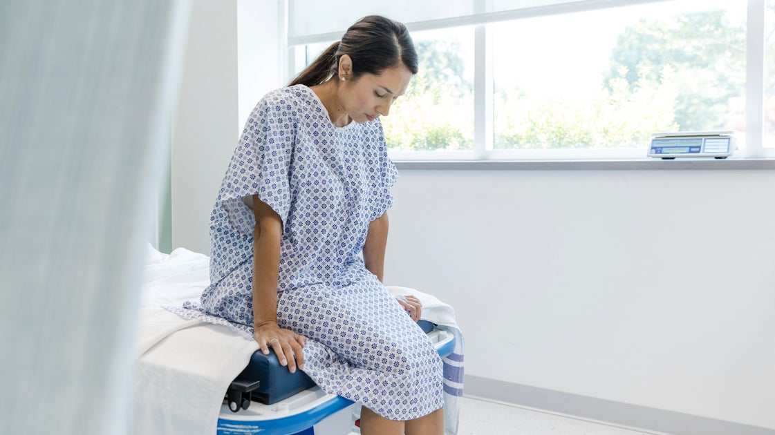 ER Docs Say This Is The 1 Heart Attack Symptom Women Should Never Ignore