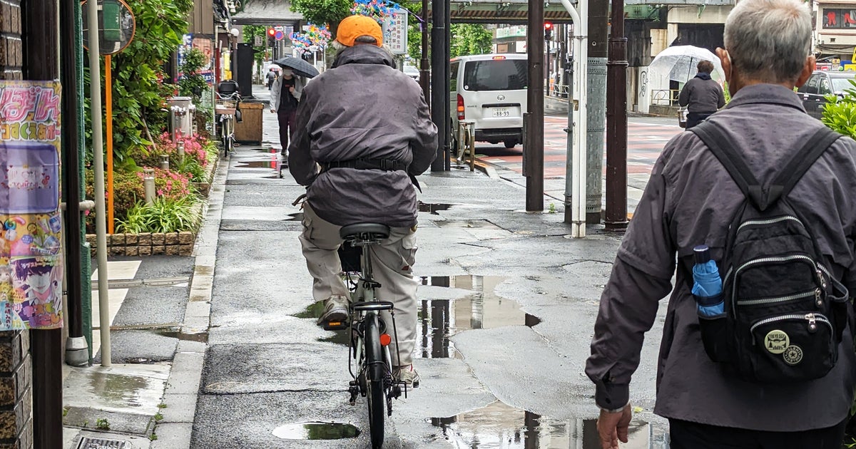 クイズ】この写真の「自転車」、“交通ルール違反”の可能性があります 