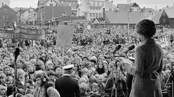 映画『女性の休日』より