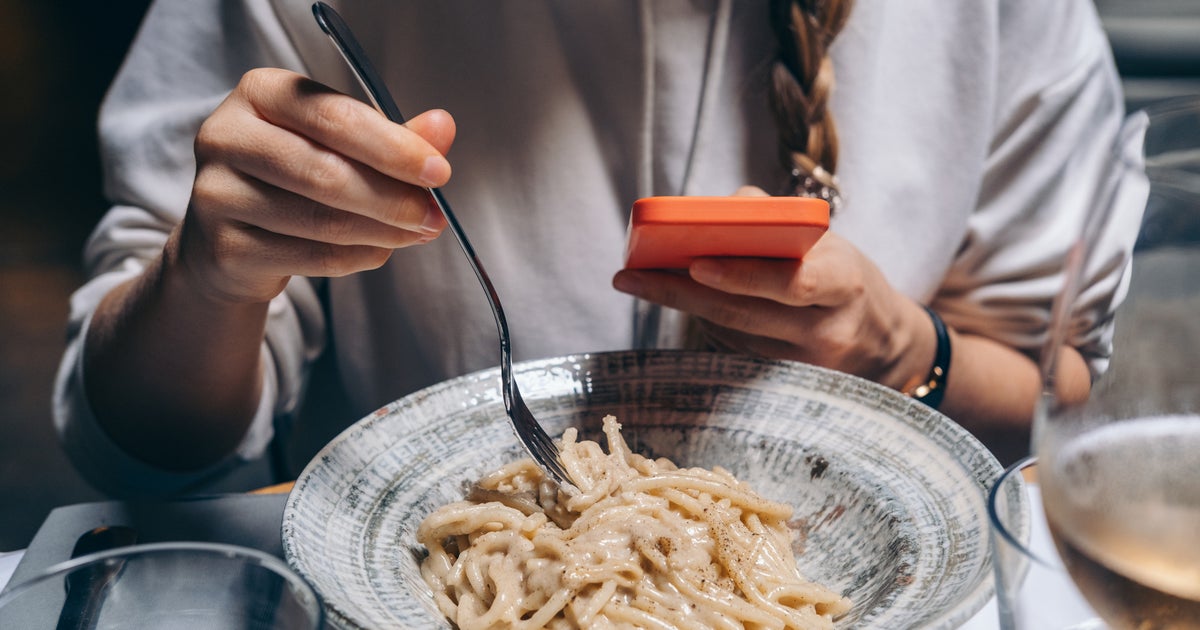 Chefs Share Their Secrets To Restaurant-Worthy Cacio e Pepe