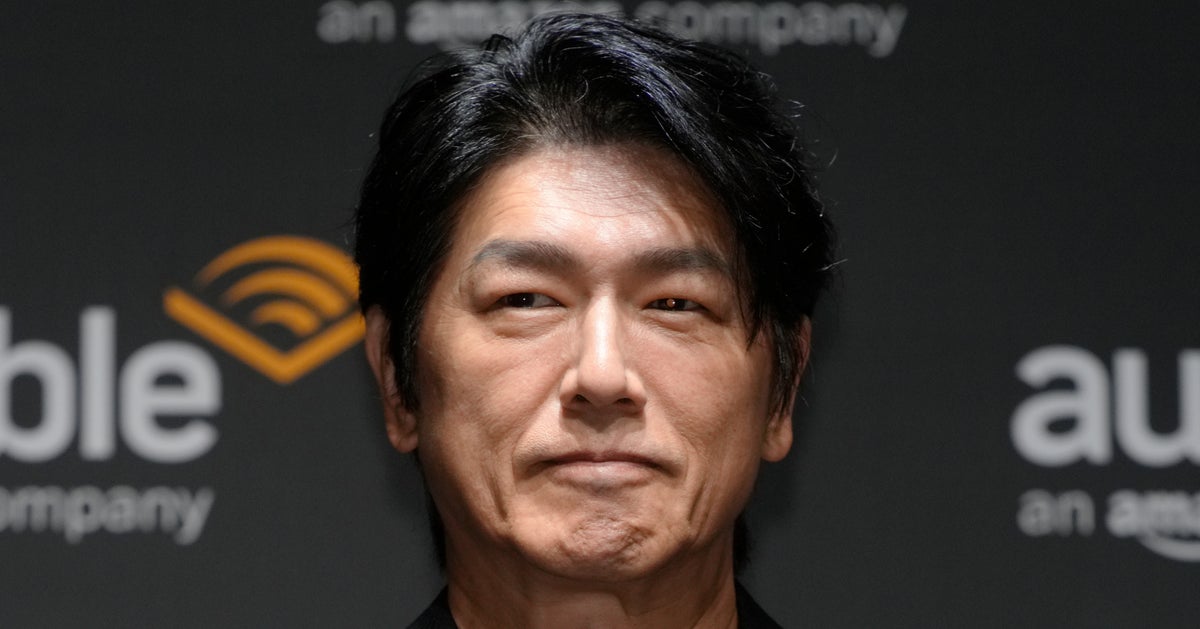 高橋克典、愛猫の寝相が「お地蔵さん」みたいだった⇨弟猫との日常は「最近やっと仲良しです」