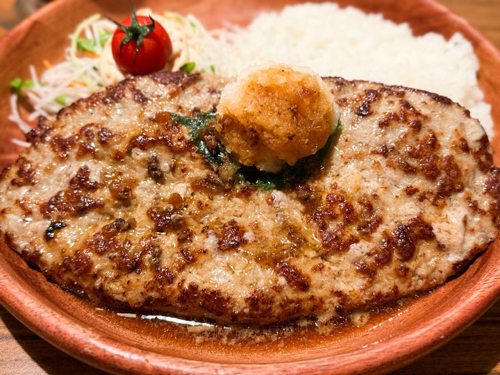 大迫力の「ガリバーバーグディッシュ」!