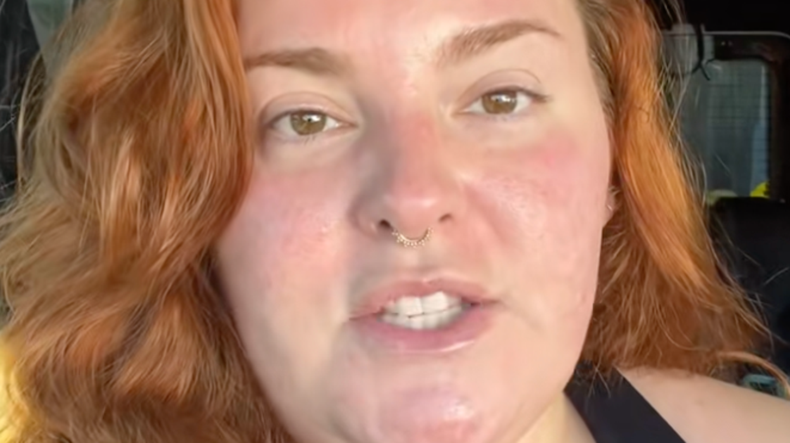 Tess Holliday Says Flight Attendant Told Her She Was 'Very ...