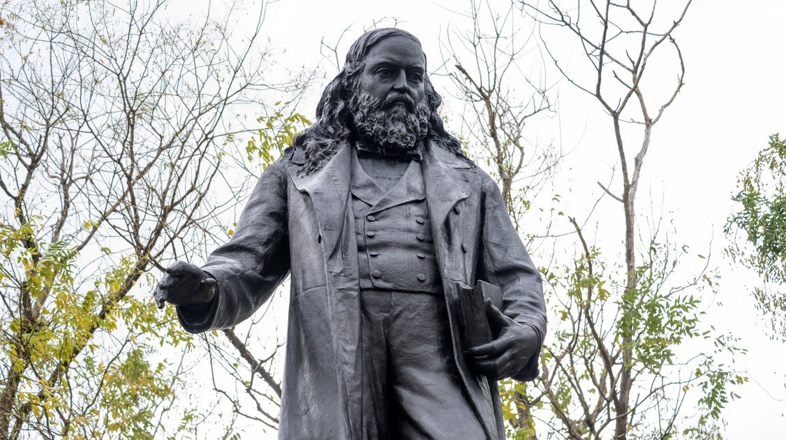 ট্রাম্প প্রশাসন ডিসিতে একটি কনফেডারেট মূর্তি ফিরিয়ে আনে