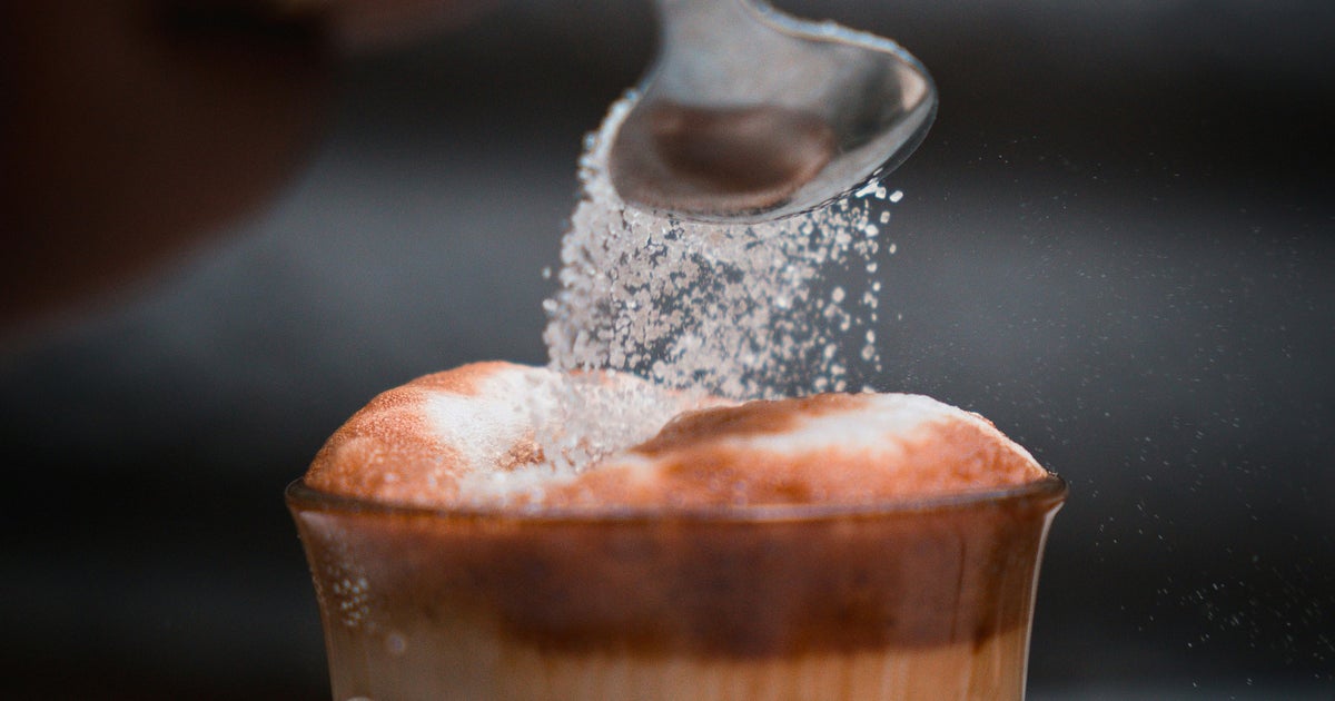 একজন জিপিকে জিজ্ঞাসা করুন: আপনার কফিতে লবণ কি উদ্বেগ এবং আতঙ্ককে শান্ত করতে পারে?