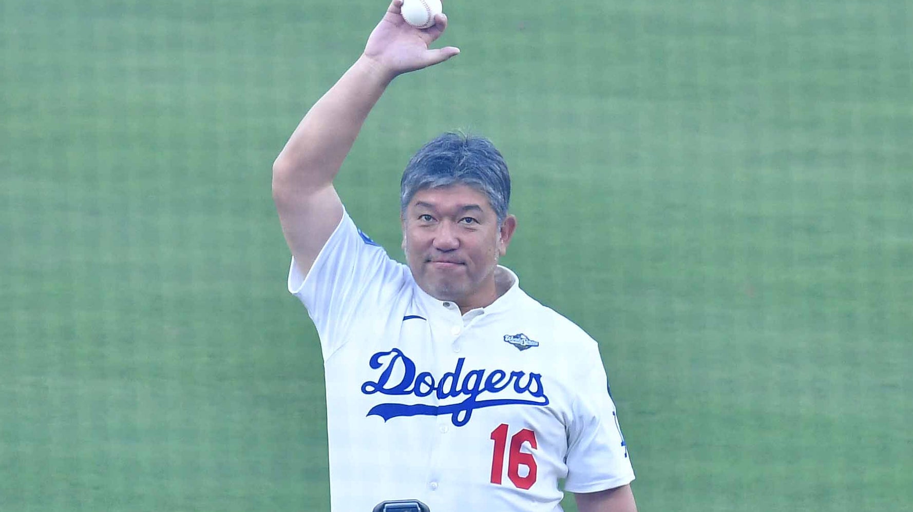 ドジャース公式、野茂英雄と山本由伸の豪華ツーショット公開 