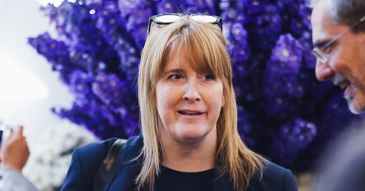 পুলিশ মন্ত্রী স্বীকার করেছেন অভিবাসী যৌন অপরাধীকে যুক্তরাজ্য ছাড়ার জন্য অর্থ প্রদান করা ‘ঘাড়ে লাঠি’ পুলিশ মন্ত্রী স্বীকার করেছেন অভিবাসী যৌন অপরাধীকে যুক্তরাজ্য ছাড়ার জন্য অর্থ প্রদান করা ‘ঘাড়ে লাঠি’