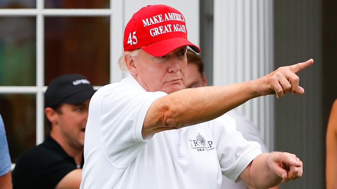 Trump Keeps Doing This 1 Hand Gesture — And A Study Reveals It’s More Powerful Than You Think