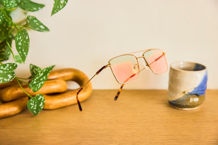 Los usuarios de Zenni pueden ver su tecnología funcionando en tiempo real. El Dr. Steven Lee dice que las gafas a menudo bloquean la capacidad del usuario para desbloquear sus auriculares mediante el reconocimiento facial.