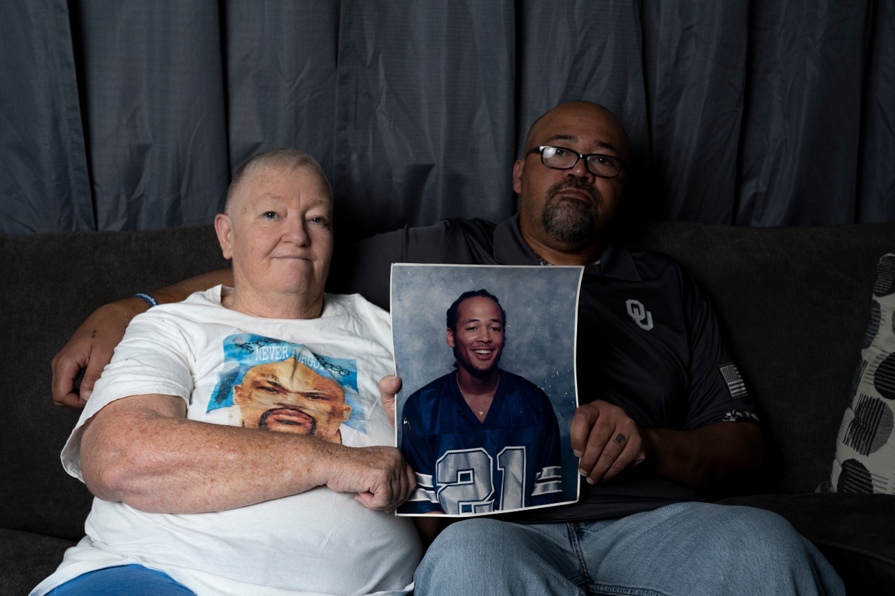 Linda Wood and Andre Wood with a photo of Tremane Wood in August 2024.