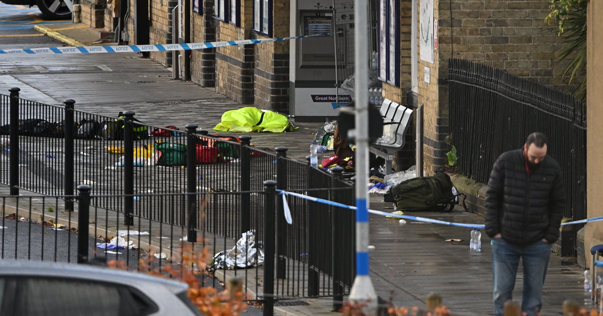 গণ ট্রেনে ছুরিকাঘাতের পর স্বরাষ্ট্র সচিব জনসাধারণকে ‘জল্পনা এড়াতে’ আহ্বান জানিয়েছেন