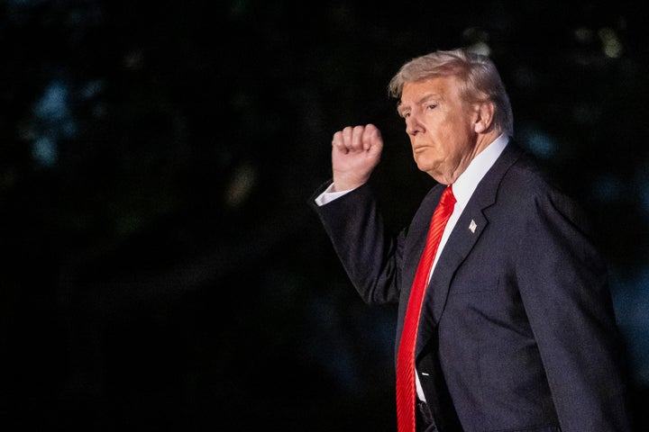 US President Donald Trump walks on the South Lawn of the White House after arriving on Marine One in Washington, DC, US, on Sunday, Nov. 2, 2025. Photographer: Francis Chung/Politico/Bloomberg via Getty Images