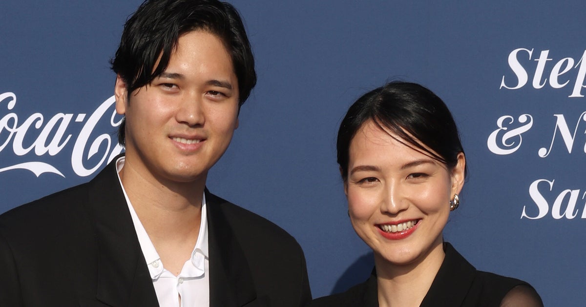 大谷翔平選手、妻の真美子さんがドジャース夫人会の集合写真に⇨優勝決定シリーズ第3戦へ「翔平さんを見守って」の声