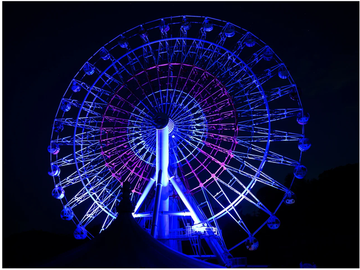ライトアップした大観覧車ワンダーパノラマ 