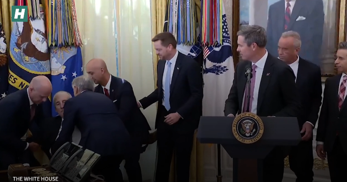 Man Collapses In Oval Office | HuffPost Videos