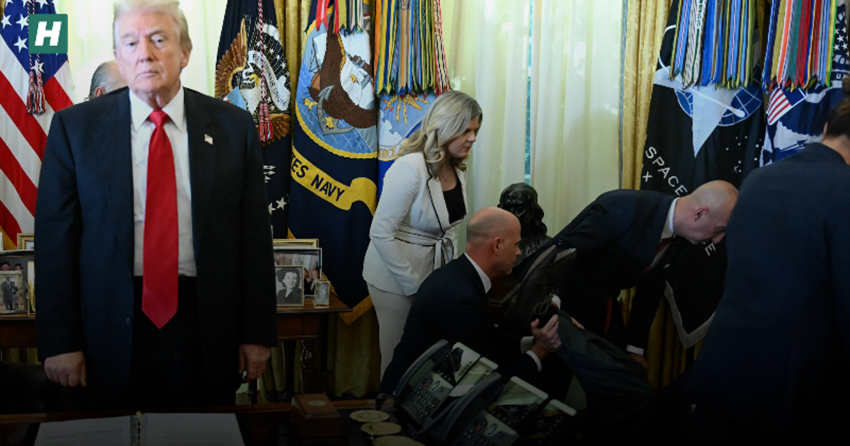 Man Collapses In Oval Office