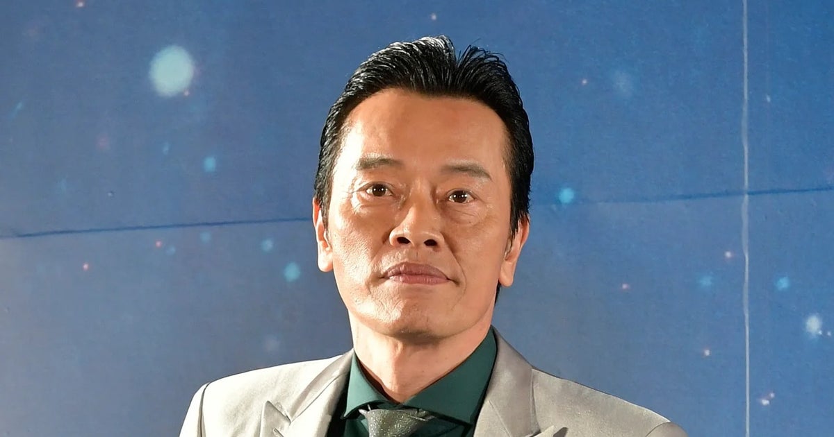 遠藤憲一、愛犬と花咲く街を散歩する姿がエモい⇨「幸せが伝わってくる」「メッチャ嬉しそう」と反響