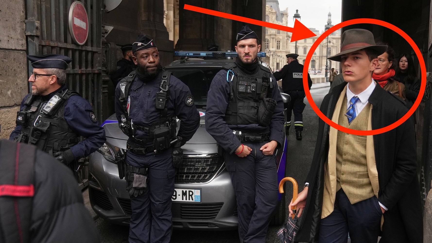 Teen's Louvre Photo Goes Viral After Crown Jewels Heist