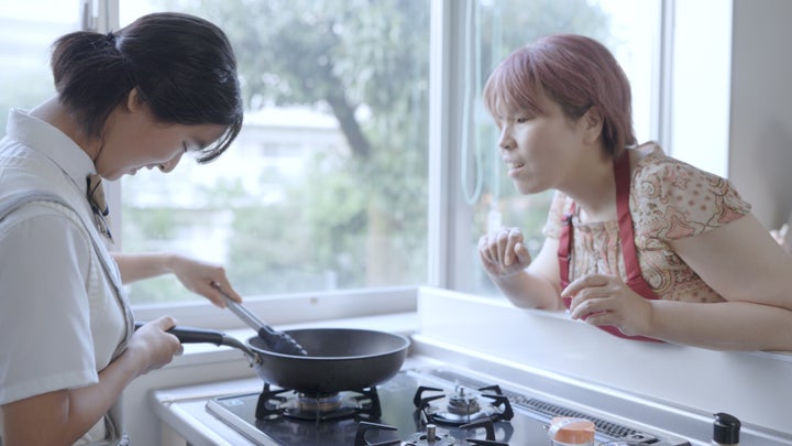 部員の料理をサポートする「料理大好きな全盲のみき」さん