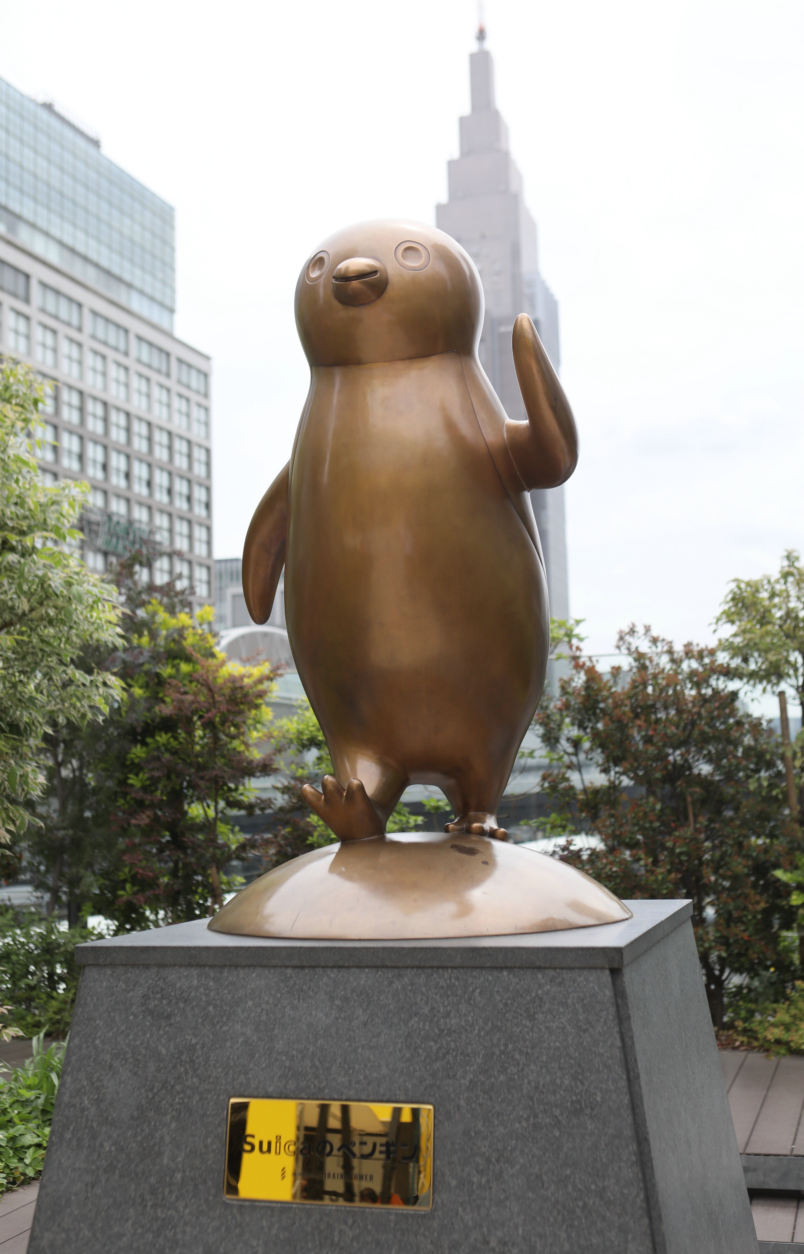画像】ブロンズ像やご当地ラッピング新幹線など、さまざまな形で愛され