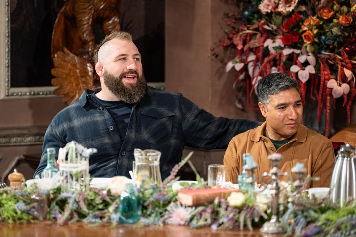 Joe Marler e Nick Mohammed no castelo Celebrity Traitors