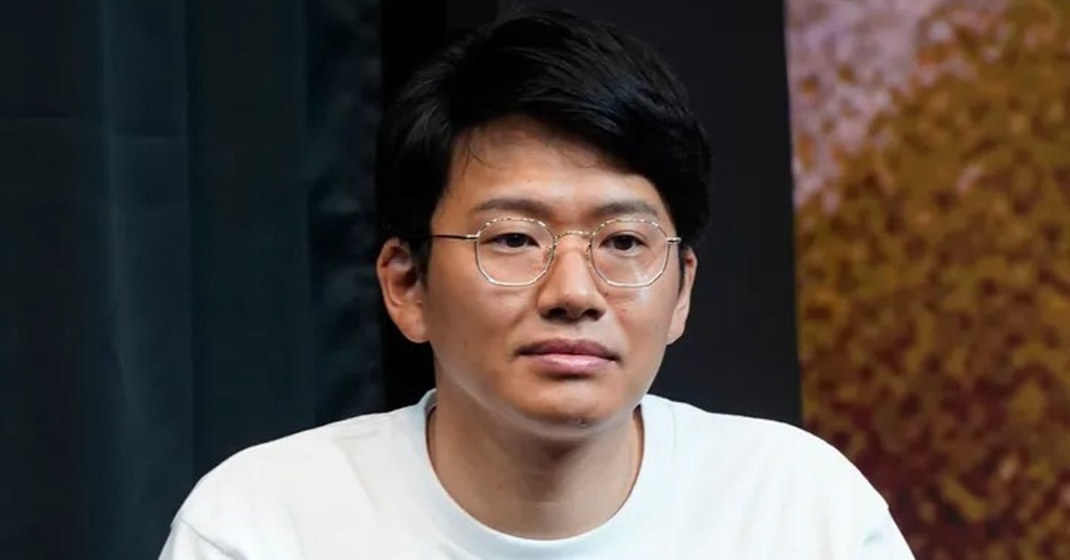ミキ亜生、愛猫・助六の“究極のくつろぎ方”に反響。手の上にあごを乗せたまま眠る姿に「ほっとしたんですね」の声も