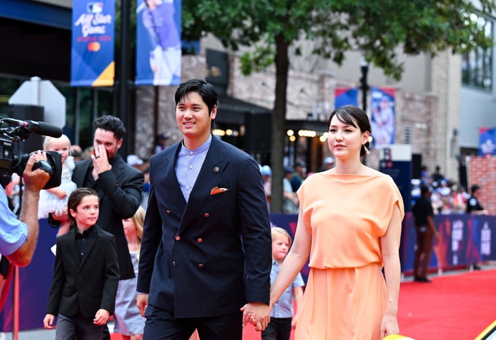 大谷翔平選手と妻の真美子さん