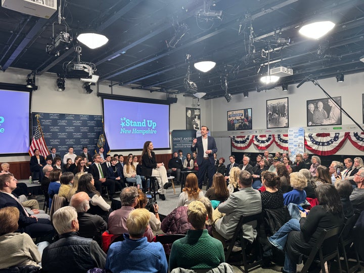 Sen. Chris Murphy (D-Conn.) speaks at a town hall in New Hampshire.