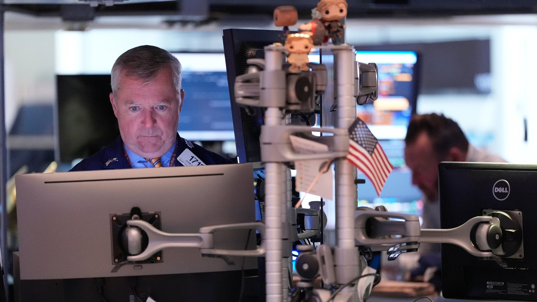 U.S. Stocks Slide as AI Giants Like Nvidia Lose Momentum